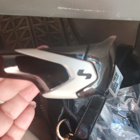 Sunglasses - Picture 2 of 5